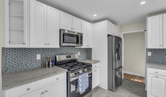 2 8th St, Aberdeen, NJ 07747