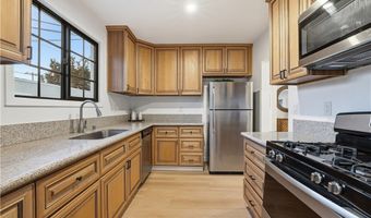 1989 N Lake Ave, Altadena, CA 91001