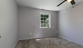 827 S Griffith Ave, Aurora, MO 65605