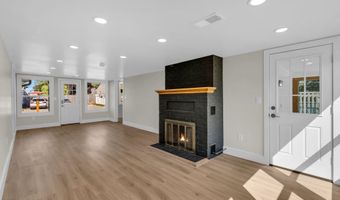 16 Larboard St, Beachwood, NJ 08722