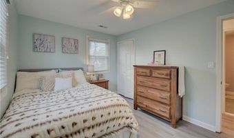 501 Woodhaven Ct 501, Cranston, RI 02920