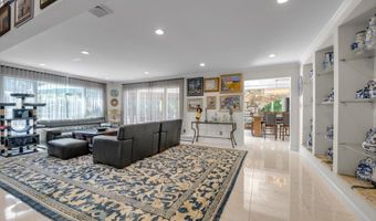 10 Macy Dr, Hewlett Bay Park, NY 11557