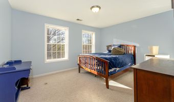 110 Oakwood Cir, Bristol, CT 06010