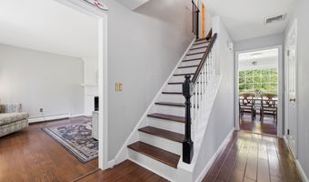 17 Wolfpits Rd, Bethel, CT 06801
