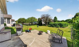 4001 Whitehall Ln, Algonquin, IL 60102