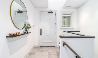 13 Kellogg St, Brookfield, CT 06804