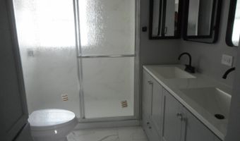 4 N327 7th Ave, Addison, IL 60101