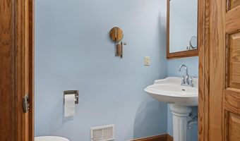 1653 Fairview Dr, Allegan, MI 49010