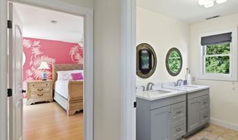 15 Chardonnay Ter, Bedford, NH 03110