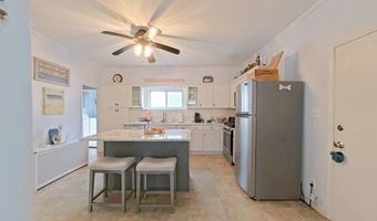 36 Dixon St, Newport, RI 02840