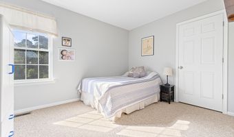 5 Overlook Ct, Bayville, NJ 08721