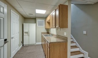 200 AVALON Ln, Anniston, AL 36207