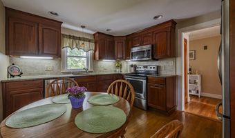 8 Carlson Cir, Boston, MA 02132