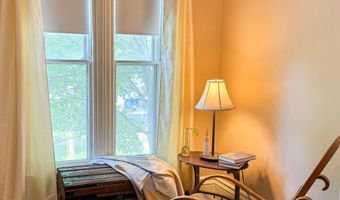 81 Parkview Ave, Bangor, ME 04401