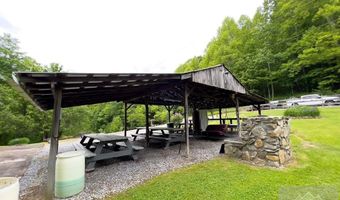 88 Angus Rd, Anawalt, WV 24808