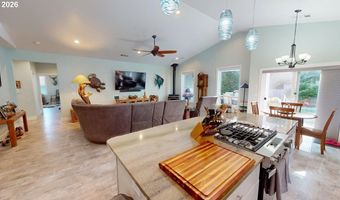 917 5 7TH St, Brookings, OR 97415