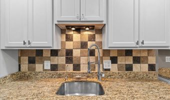 4932 SAUQUOIT Ln, Annandale, VA 22003