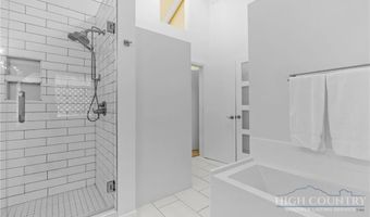 248 Hillcrest Ln, Banner Elk, NC 28604