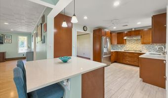 654 E Woodbridge Ave E, Avenel, NJ 07001