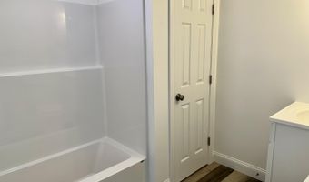29 Village Cir, Augusta, ME 04330