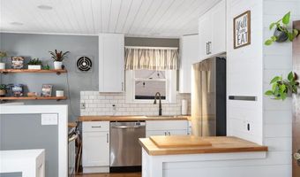 14 Elinora St, East Providence, RI 02915