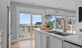 201 W Glenn St, Atlantic Beach, NC 28512