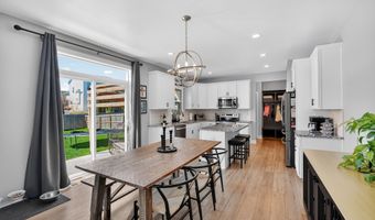 1404 Timberview Dr, Adel, IA 50003