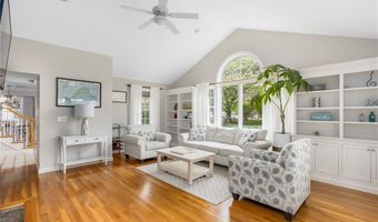 213 Corey Ln 213, Middletown, RI 02842