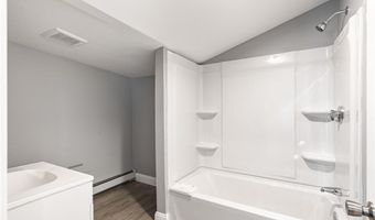 90 Huron St, Warwick, RI 02889
