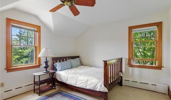 201 Paradise Ave, Middletown, RI 02842