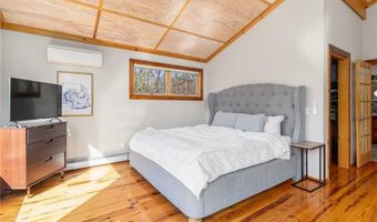 85 Gondola Ave, Jamestown, RI 02835