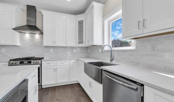 1 Potters Ct, Bayville, NJ 08721