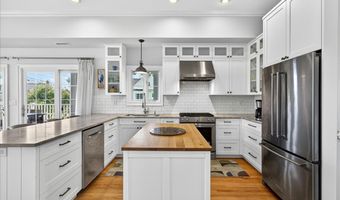 284 Shore Dr, Branford, CT 06405