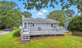 89 Spice Bush Trl, Narragansett, RI 02882