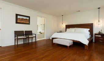 8809 SAUNDERS Ln, Bethesda, MD 20817