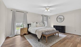 1428 Cedar Bluff Dr, Ballwin, MO 63021
