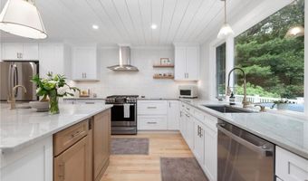 5 Woodbine Ln, Exeter, RI 02822