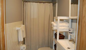 7 Nichols Ln 5, Hopkinton, RI 02832