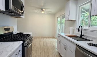2860 NE Iris St, Anderson, CA 96007