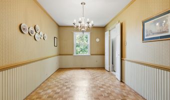 8350 GLASTONBURY Ct, Annandale, VA 22003