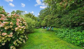 671 County Rd, Barrington, RI 02806
