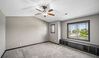 4715 NW 2nd St, Ankeny, IA 50023