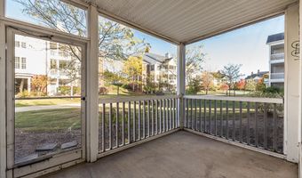 922 W Summerfield Glen Cir, Ann Arbor, MI 48103