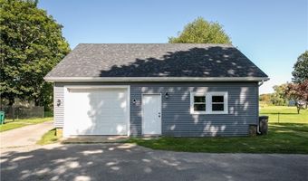 556 E Main Rd, Middletown, RI 02842
