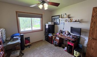 1005 Plum Ln, Aberdeen, SD 57401