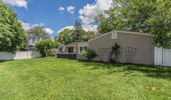 210 W Pickwick Rd, Arlington Heights, IL 60005