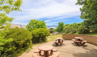 575 Scenic Dr, Ashland, OR 97520