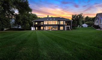 924 Forest Lake Ct, Ballwin, MO 63021