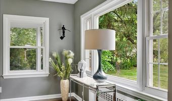28 Loudon Pkwy, Albany, NY 12211