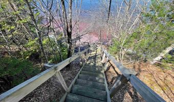 6856 Five Mile Pt, Allouez, MI 49805